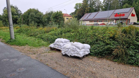 Piasek workowany przeciwpowodziowy paleta 500kg 20 sztuk 25kg worek polipropylenowy Piasek workowany przeciwpowodziowy paleta 500kg 20 sztuk 25kg worek polipropylenowy